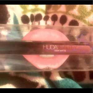 HUDA BEAUTY LIP GLOSS